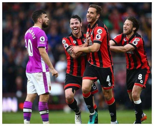 哈兰德今日表现抢眼，海港整场无解，教练赛后亲自拥抱的简单介绍