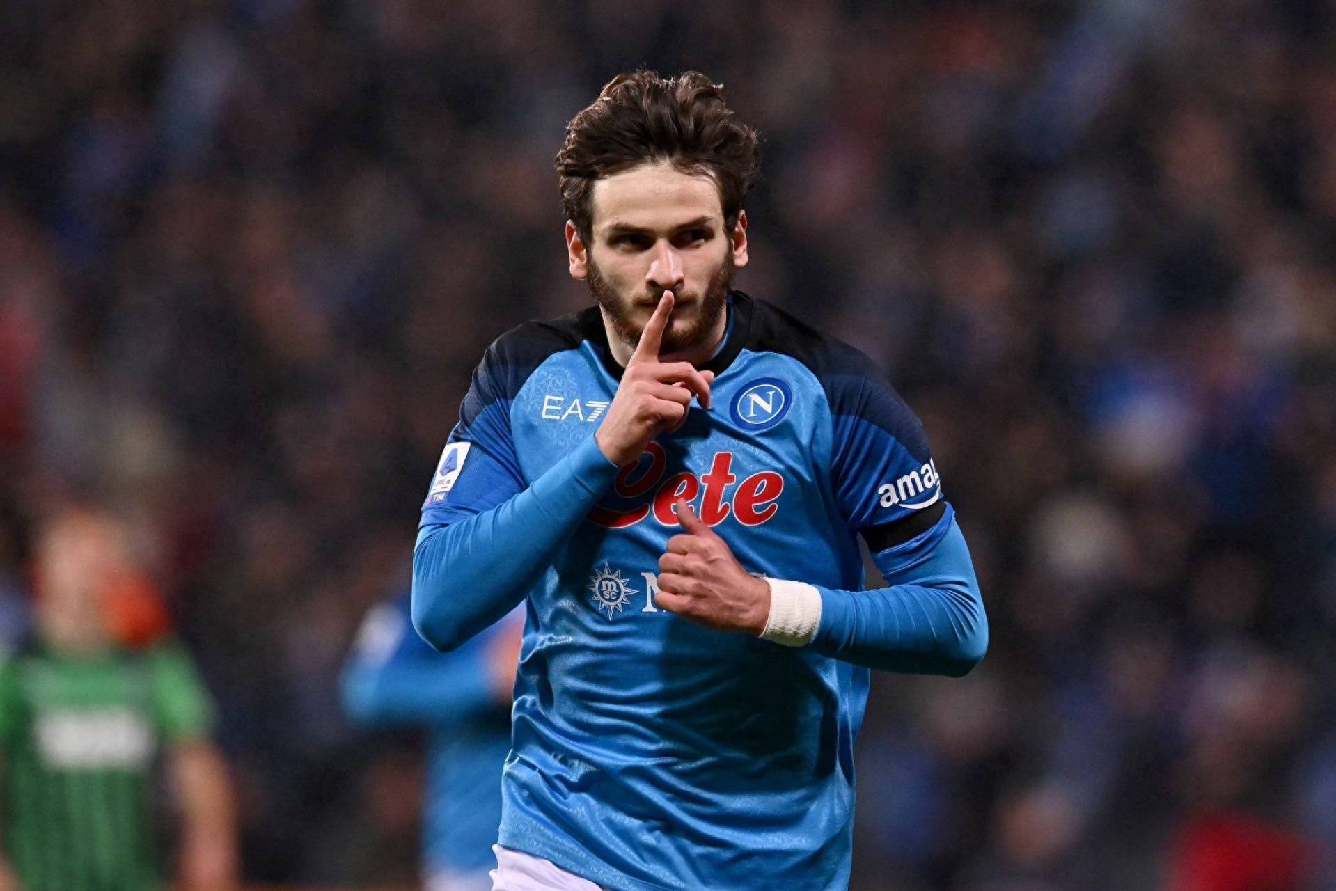 关于巴黎圣日耳曼今日表现抢眼，那不勒斯整场无解，教练赛后亲自拥抱的信息